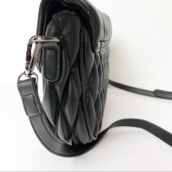 Badgley Mischka Black puff style crossbody - Picture 4 of 9